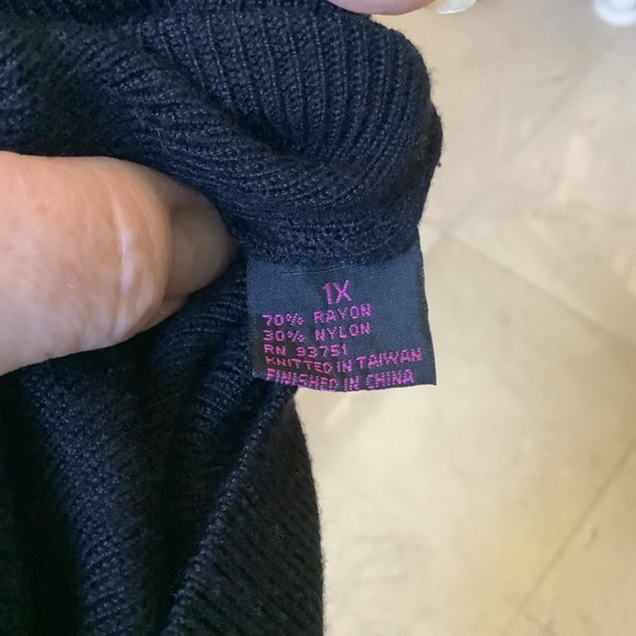 Black Women’s Sweater with Leather Buckle Accent Size 1X Colorworks - Picture 7 of 7